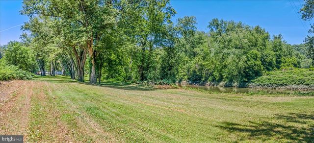 900 JOSHUA LN, Berkeley Springs, WV 25411