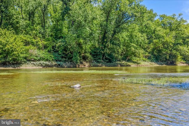 900 JOSHUA LN, Berkeley Springs, WV 25411