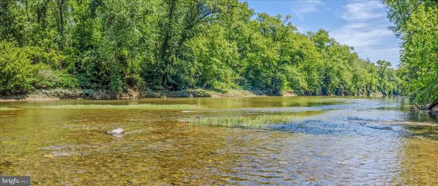 900 JOSHUA LN, Berkeley Springs, WV 25411