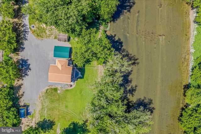900 JOSHUA LN, Berkeley Springs, WV 25411