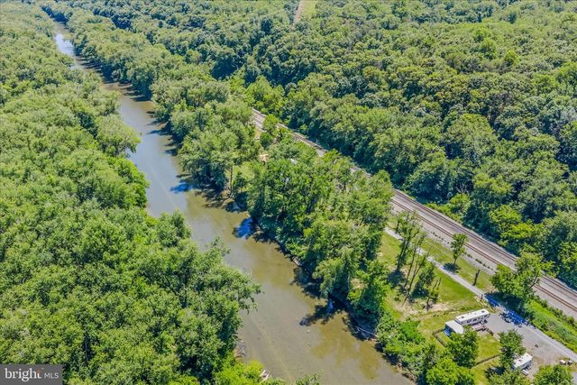 900 JOSHUA LN, Berkeley Springs, WV 25411