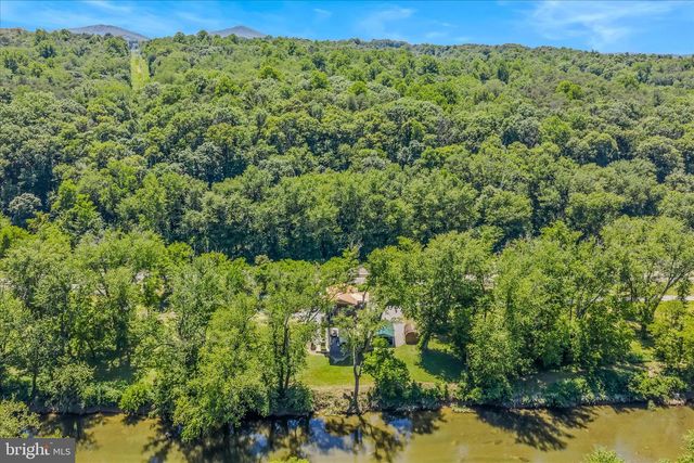 900 JOSHUA LN, Berkeley Springs, WV 25411
