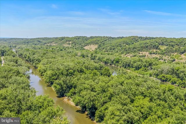 900 JOSHUA LN, Berkeley Springs, WV 25411