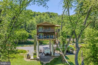 900 JOSHUA LN, Berkeley Springs, WV 25411