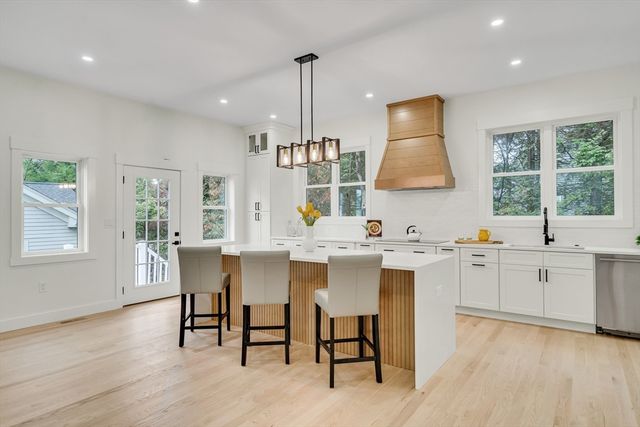 22 Estabrook Rd, Lexington, MA 02421