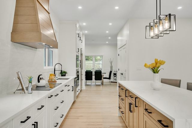 22 Estabrook Rd, Lexington, MA 02421