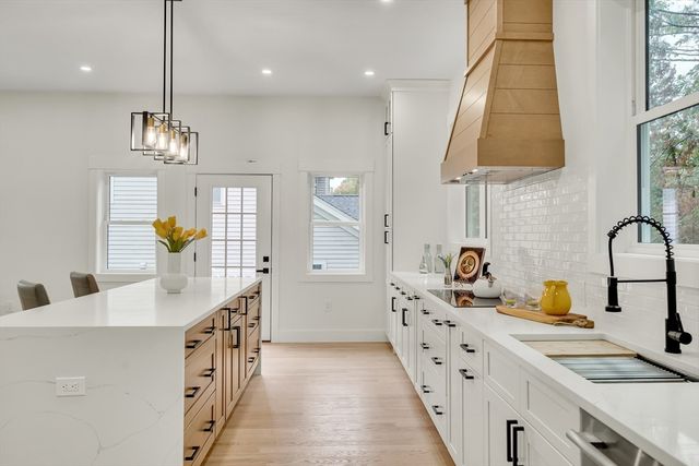 22 Estabrook Rd, Lexington, MA 02421