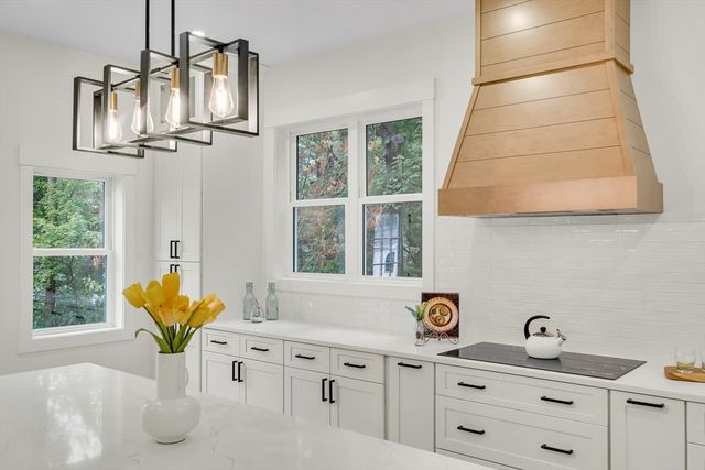 22 Estabrook Rd, Lexington, MA 02421