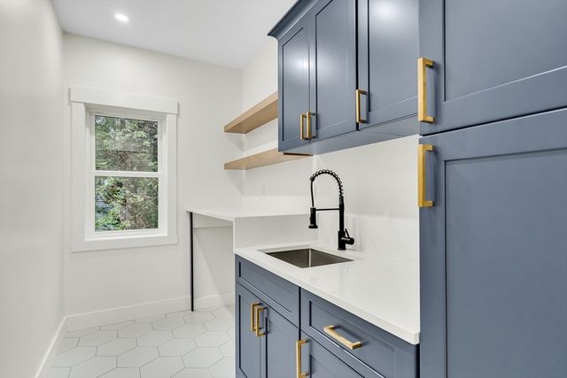 22 Estabrook Rd, Lexington, MA 02421