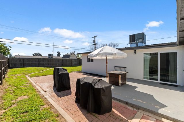 36 Santa Ana Avenue, Clovis, CA 93612