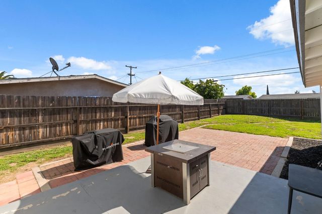 36 Santa Ana Avenue, Clovis, CA 93612