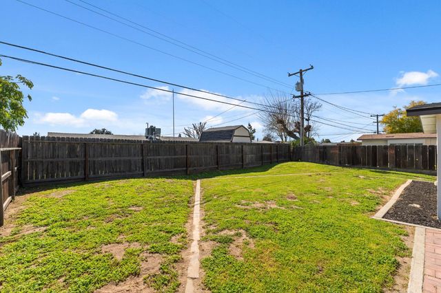 36 Santa Ana Avenue, Clovis, CA 93612