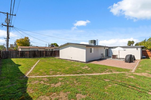 36 Santa Ana Avenue, Clovis, CA 93612