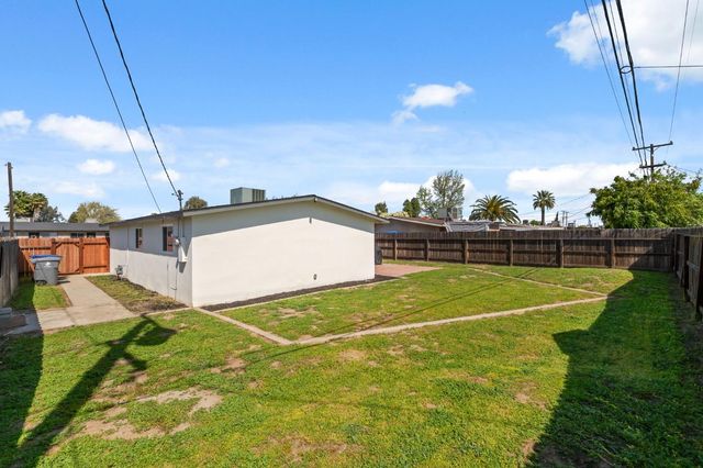 36 Santa Ana Avenue, Clovis, CA 93612