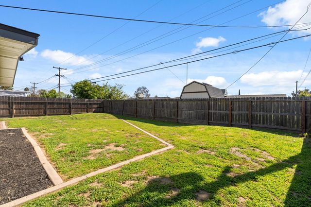 36 Santa Ana Avenue, Clovis, CA 93612