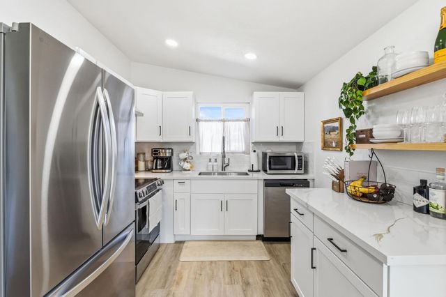 36 Santa Ana Avenue, Clovis, CA 93612