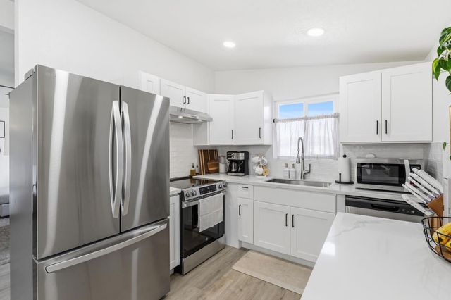 36 Santa Ana Avenue, Clovis, CA 93612