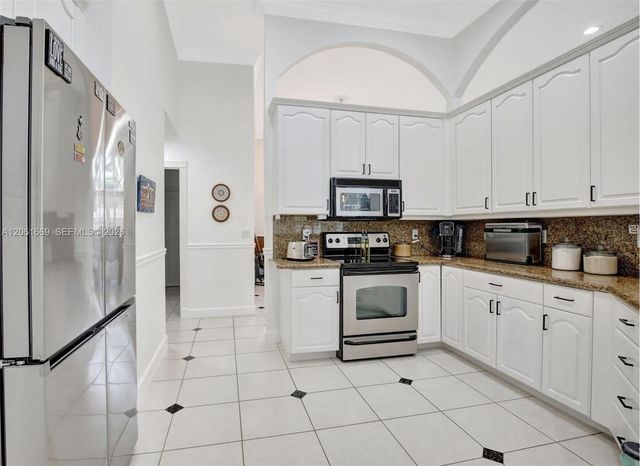351 NW 110th Ave, Plantation, FL 33324
