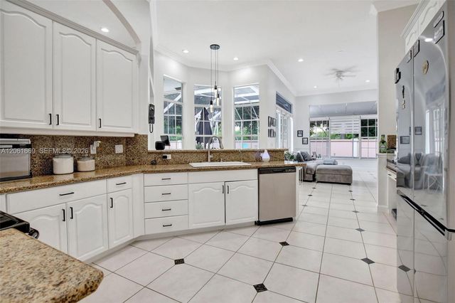 351 NW 110th Ave, Plantation, FL 33324