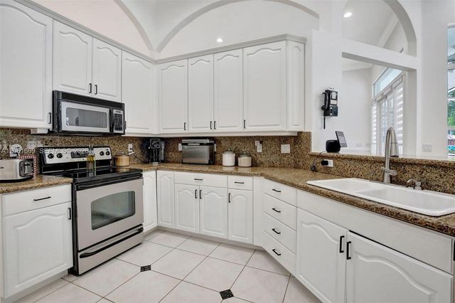 351 NW 110th Ave, Plantation, FL 33324