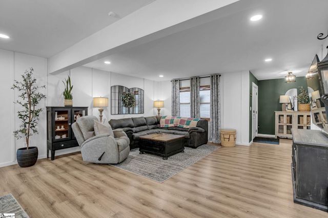 123 Graystone Drive, Moore, SC 29369