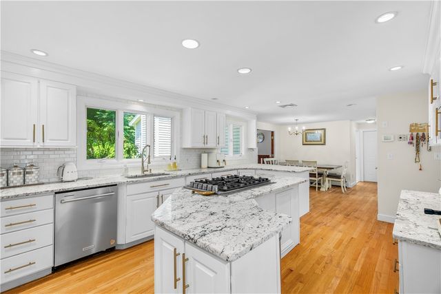 9 Pheasant Run Road, North Smithfield, RI 02896