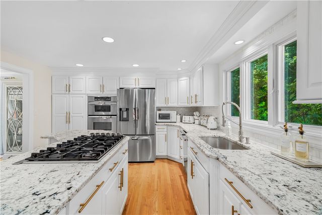 9 Pheasant Run Road, North Smithfield, RI 02896