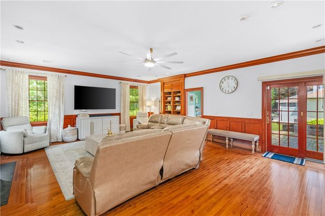 9 Pheasant Run Road, North Smithfield, RI 02896