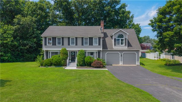 9 Pheasant Run Road, North Smithfield, RI 02896