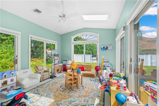 9 Pheasant Run Road, North Smithfield, RI 02896