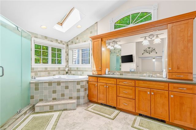 9 Pheasant Run Road, North Smithfield, RI 02896