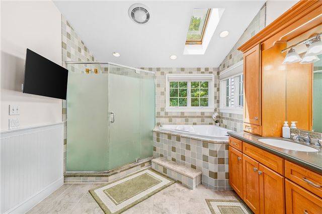 9 Pheasant Run Road, North Smithfield, RI 02896