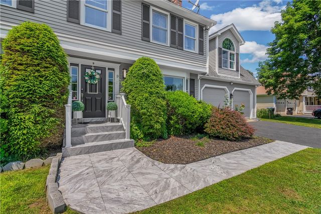 9 Pheasant Run Road, North Smithfield, RI 02896