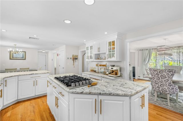 9 Pheasant Run Road, North Smithfield, RI 02896