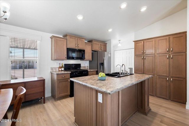 10936 E Apache Trail 67, Apache Junction, AZ 85120