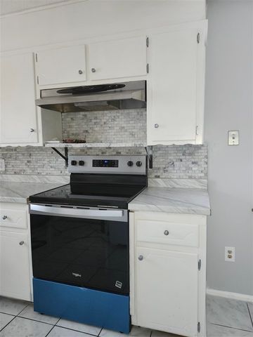 5903 NW DEARBORN Ave, Lawton, OK 73505