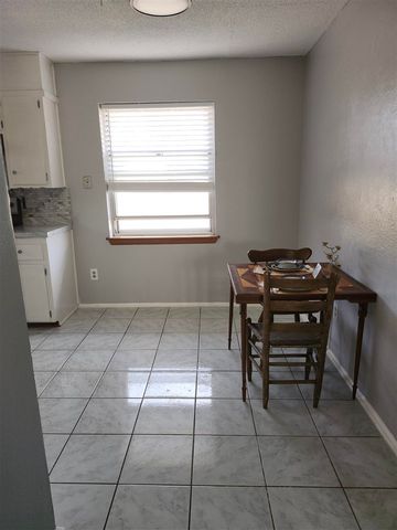 5903 NW DEARBORN Ave, Lawton, OK 73505