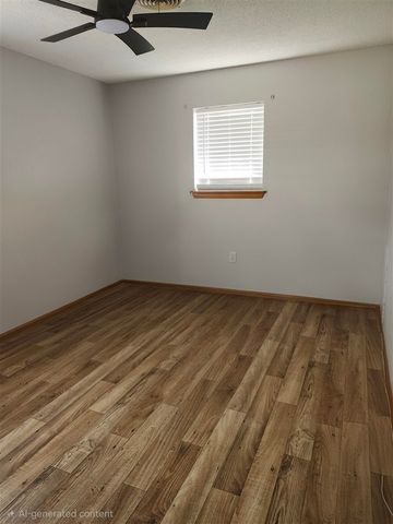 5903 NW DEARBORN Ave, Lawton, OK 73505