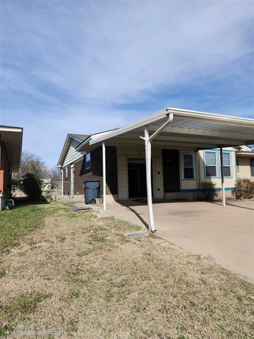 5903 NW DEARBORN Ave, Lawton, OK 73505