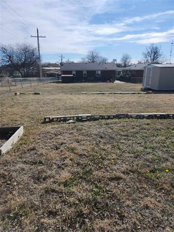 5903 NW DEARBORN Ave, Lawton, OK 73505