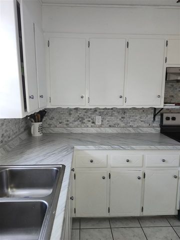 5903 NW DEARBORN Ave, Lawton, OK 73505