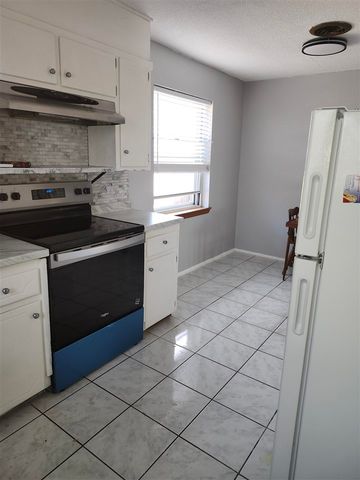 5903 NW DEARBORN Ave, Lawton, OK 73505