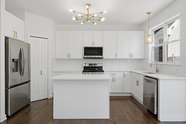 950 W Colfax Street, Palatine, IL 60067