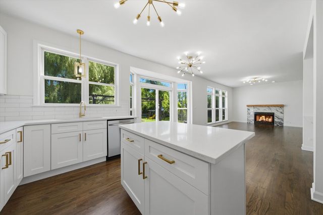 950 W Colfax Street, Palatine, IL 60067