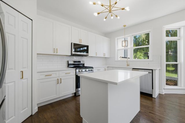 950 W Colfax Street, Palatine, IL 60067
