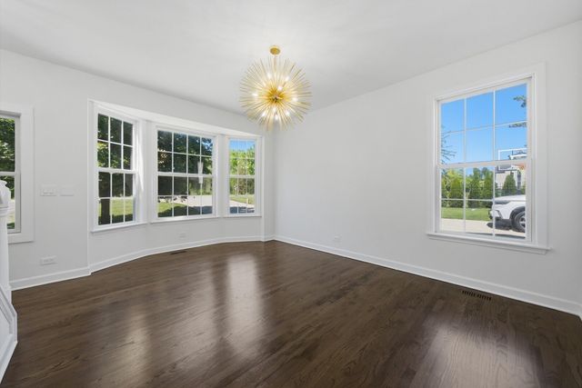950 W Colfax Street, Palatine, IL 60067