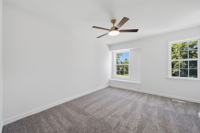 950 W Colfax Street, Palatine, IL 60067