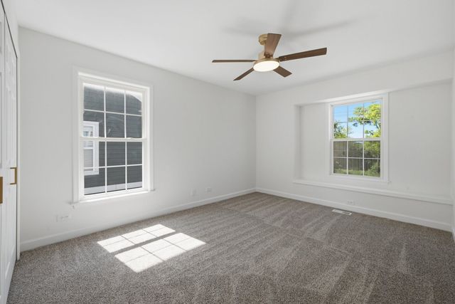 950 W Colfax Street, Palatine, IL 60067