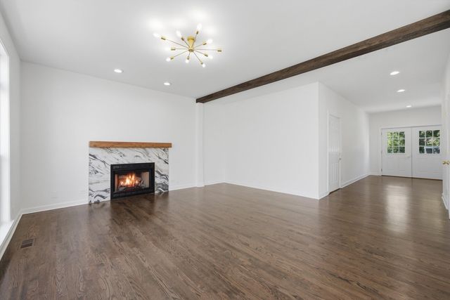 950 W Colfax Street, Palatine, IL 60067