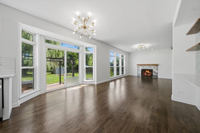 950 W Colfax Street, Palatine, IL 60067